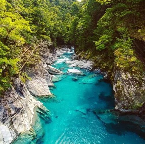 高清拍摄的优美清新的山河风景头像